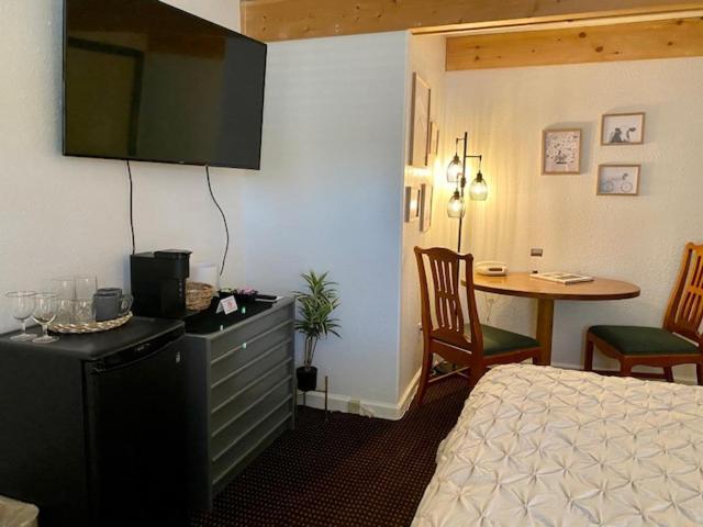 Moose Creek Lodge & Suites Cody Szoba fotó